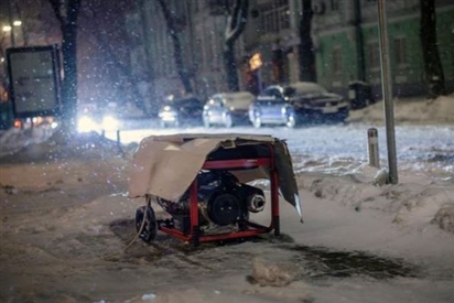 Tổng thống Zelensky và thị trưởng Kiev bất đồng chuyện mất điện