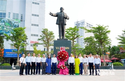 Hội Hữu nghị Việt - Nga tỉnh Nghệ An dâng hoa kỷ niệm 156 năm Ngày sinh V.I.Lênin