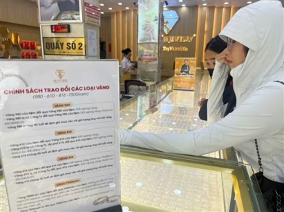 'Bạc mặt' vì vàng, kim cương