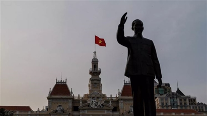 Hàng đi qua Việt Nam nhưng tiền vào túi nước khác