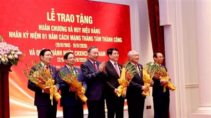 Ông Lương Cường, Phạm Minh Chính nhận Huân chương Hồ Chí Minh