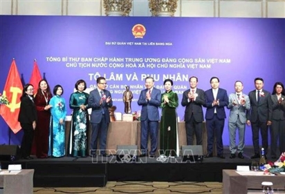 Tổng Bí thư, Chủ tịch nước Tô Lâm gặp gỡ cộng đồng người Việt Nam tại Liên bang Nga