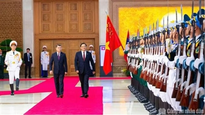 Thủ tướng Lê Minh Hưng chủ trì lễ đón chính thức Thủ tướng Lào