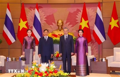 Lễ đón chính thức Nhà vua và Hoàng hậu Thái Lan thăm cấp Nhà nước tới Việt Nam