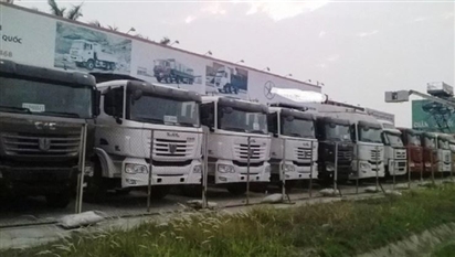 Đoàn xe tải Trung Quốc tự lập tuyến, tự qua cửa kiểm soát ở biên giới Việt Nam