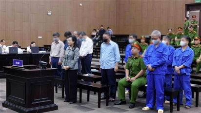 Bà Nguyễn Thị Kim Tiến từ chối 2 luật sư ngay trước giờ xét xử