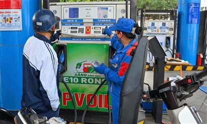 Petrolimex chủ động giảm giá xăng dầu để chia sẻ với người dân và doanh nghiệp