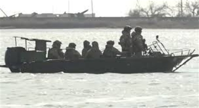 Cận cảnh lính Nga lái mô tô địa hình tập tấn công đổ bộ