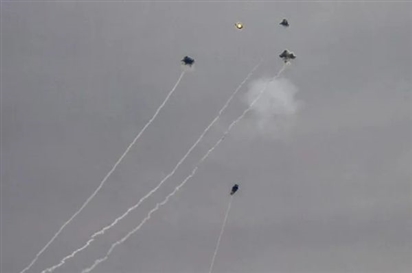 Hezbollah phóng khoảng 100 tên lửa Katyusha vào vị trí quân sự của Israel