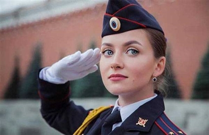 Phụ nữ Nga mặc quân phục đẹp và quyến rũ nhất hành tinh