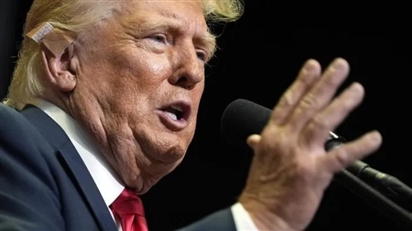 Cựu Tổng thống Donald Trump tuyên bố đã nhận một viên đạn vì dân chủ