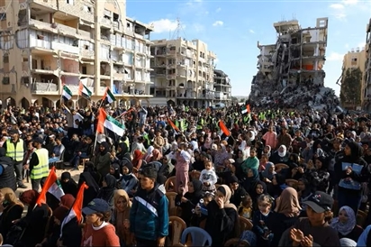 Hơn 50 cặp đôi tổ chức đám cưới tập thể ở Dải Gaza sau 2 năm xung đột