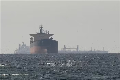 Eo biển Hormuz ghi nhận tàu thuyền qua lại trước đàm phán hòa bình