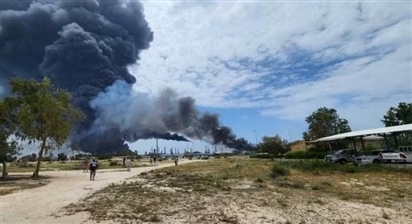 Nhà máy lọc dầu của Iran bị tấn công ngay sau thỏa thuận ngừng bắn