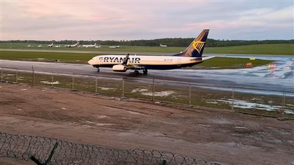Máy bay Ryanair hạ cánh khẩn cấp tại Đức do nhiễu động mạnh khiến 9 người bị thương