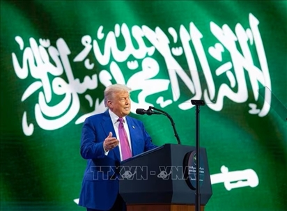 Tổng thống Trump đảo chiều chính sách Trung Đông: Bỏ trừng phạt Syria, đàm phán với Iran