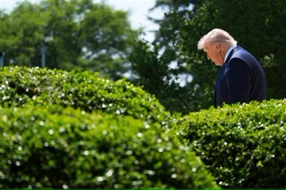 Đàm phán trục trặc, Tổng thống Mỹ Trump đe dọa khách hàng của Iran