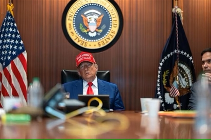 Loạt ảnh ông Trump và giới chức cấp cao trong Phòng Tình huống