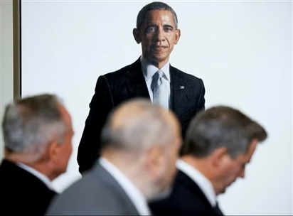 Ông Trump di dời chân dung ông Obama và gia tộc Bush vào 'góc kín' của Nhà Trắng