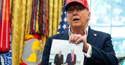 Ông Trump khoe quà tặng của ông Putin