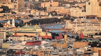 Cha của Elon Musk so sánh Moskva với Washington và London