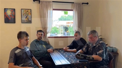 Nhóm người Nga đã giải cứu một gia đình người Việt có con nhỏ trong trận lũ lụt ở Nha Trang