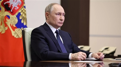 Tổng thống Putin thâu đêm nhận báo cáo về tình huống khẩn cấp ở Kursk và Bryansk