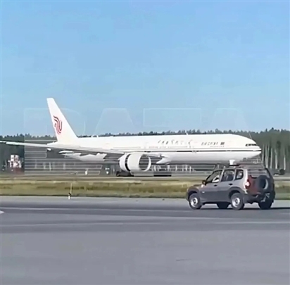 Máy bay Trung Quốc chở 311 người hạ cánh khẩn cấp xuống Nga do hỏng động cơ