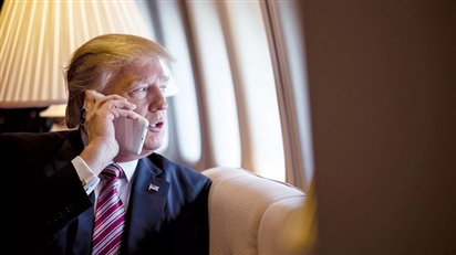 Tổng thống Trump bàn với Tổng thống Nga Putin về nơi gặp Zelensky