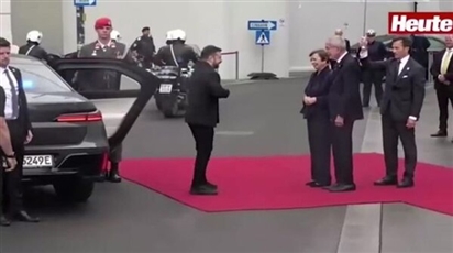 Video: Zelensky làm vợ bẽ mặt trong cuộc gặp với Tổng thống Áo tại Vienna