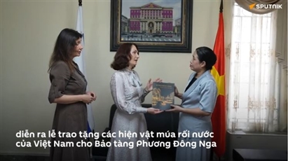 Việt Nam trao tặng rối nước cho Bảo tàng Phương Đông Nga