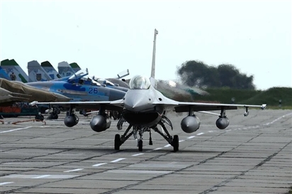 Nga cảnh báo sẽ tấn công sân bay Ukraine triển khai tiêm kích F-16