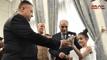 Tổng thống Putin trao đổi thư và quà với cô bé 9 tuổi ở Syria