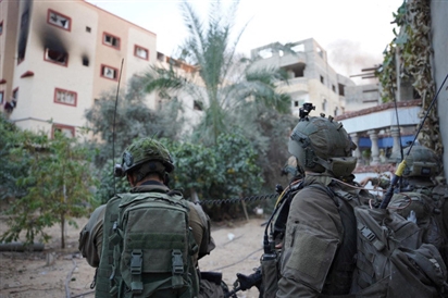 Bộ binh Israel tấn công bệnh viện lớn nhất Gaza