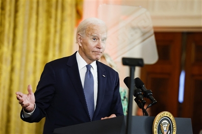 Tổng thống Biden khẳng định mình khỏe dù ''có thể lăn ra chết ngay ngày mai'' vì tuổi cao