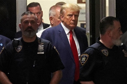 Ông Trump dùng video ở tòa New York để quảng bá tranh cử