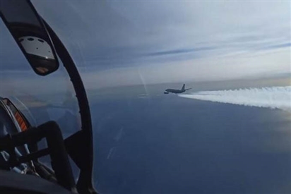 Xem chiến cơ Nga 'hộ tống' máy bay Mỹ trên vùng trời Biển Đen