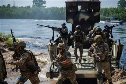 Nga hạ 5 xuồng, trút hỏa lực lên lính Ukraine vượt sông Dnipro