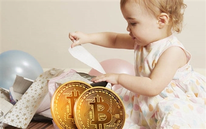 Bỏ 21 triệu đồng mua 1 Bitcoin tặng con gái mới sinh, sau 4 năm 'lãi' gấp 65 lần khi con đến tuổi học mẫu giáo