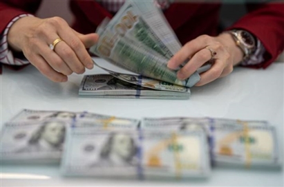 USD ngân hàng tăng kịch trần, ngoài 'chợ đen' lập kỷ lục