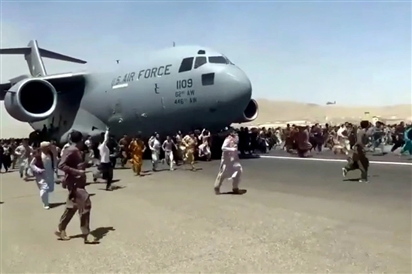 Công bố mới về vụ nhiều người bám vào máy bay Mỹ cất cánh ở Kabul