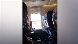 Cabin ngột ngạt, nữ hành khách mở cửa thoát hiểm máy bay để 'hít thở'
