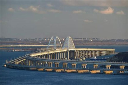 Cầu Crimea được bảo vệ bởi hệ thống phòng thủ chống tên lửa ''siêu dị''