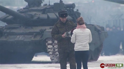 Màn cầu hôn bằng xe tăng 'chất' nhất thế giới trong ngày Valentine ở Nga