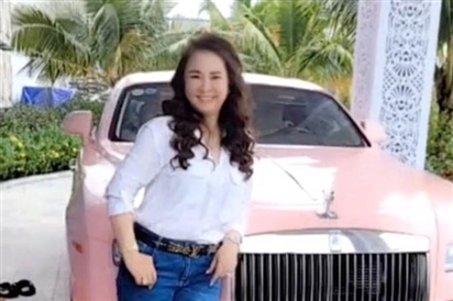 CEO Đại Nam khoe xe hơi hồng siêu xịn, 'phán xanh rờn': 'Có mấy triệu đô, rẻ mà!'