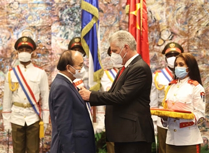 Cuba trao tặng Chủ tịch nước Nguyễn Xuân Phúc huân chương cao quý nhất
