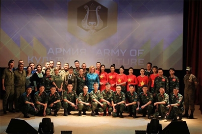 Đoàn nghệ thuật Quân đội tổ chức chương trình ca múa nhạc phục vụ cộng đồng người Việt Nam tại LB Nga