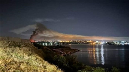Ukraine nã 10 tên lửa, đánh trúng 2 tàu Nga đang sửa ở Crimea
