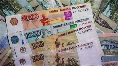Đồng ruble Nga mất giá mạnh trên thị trường ngoại hối