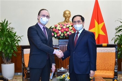 Nga sẵn sàng chuyển giao công nghệ sản xuất vaccine COVID-19 cho Việt Nam